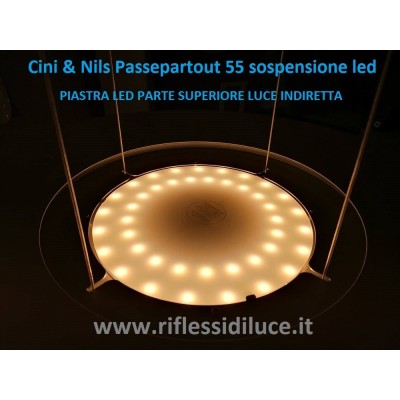 Cini e nils passepartout 55 sospensione piastra led superiore per luce indiretta accesa